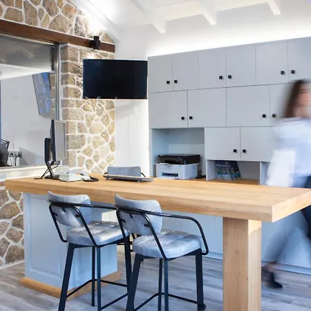 Lägenhetshotell Elia 4*