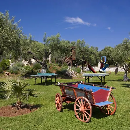 Elia מלון דירות Frínion