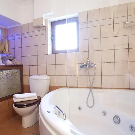 Elia מלון דירות Frínion