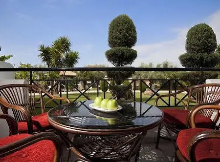 Elia מלון דירות 4*